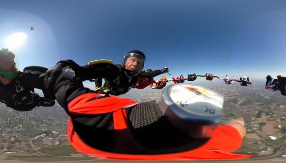 Aérodrome de Bondues , un saut en parachute comme si vous y êtiez grâce à une vidéo à 360°