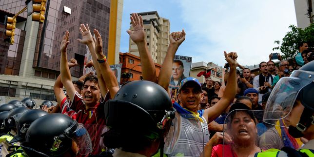 Au Venezuela Nicolas Maduro menace de durcir l'état d'exception