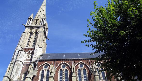 Calais , cinq départs de feu dans l'église Saint-Pierre dimanche après-midi