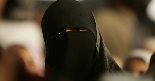 Chronique d'une Marocaine qui joue les filles de l'air ,  Le niqab m'insulte et me nuit 