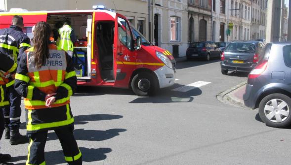 Collision entre une mobylette et une voiture à Calais , un blessé grave
