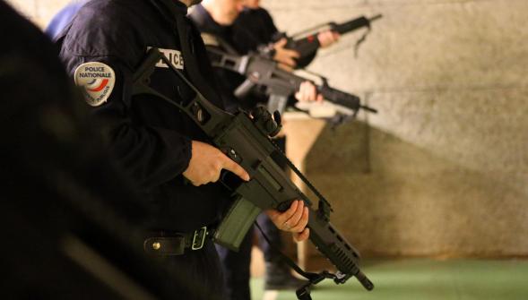 Contre le terrorisme les policiers des BAC du Nord s'arment de fusils d'assaut 