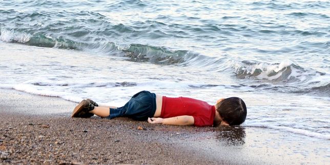 Crise de migrants , ce qu'a fait l'Europe un an après la mort d'Aylan Kurdi