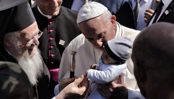 Crise des migrants, la tristesse du pape François à Lesbos 12 Syriens accueillis au Vatican