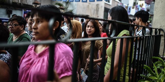 Début du scrutin présidentiel aux Philippines le populiste Duterte grand favori