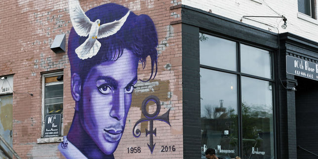 Des médicaments opiacés retrouvés sur Prince après sa mort