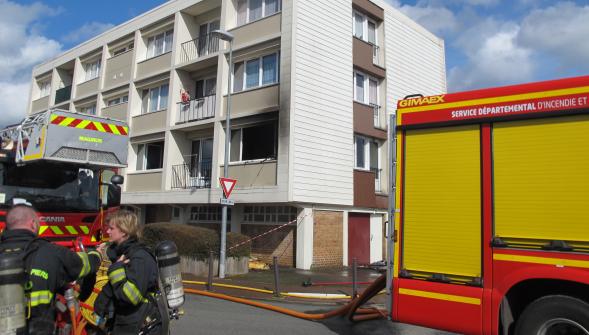 Douai , un homme évacué à Lille par hélicoptère après l'incendie de son domicile (VIDÉO)