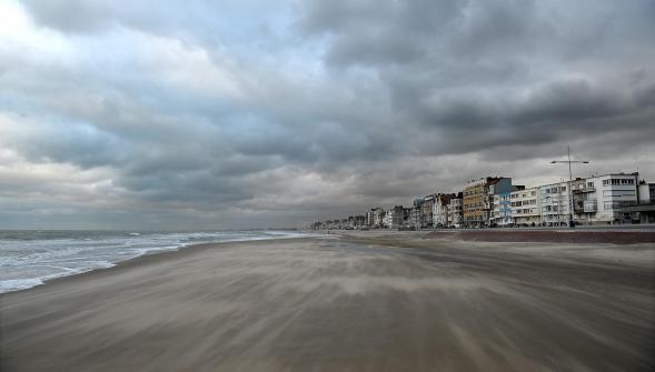 Dunkerque , vigilance accrue sur la qualité de l'eau des plages de Malo-les-Bains