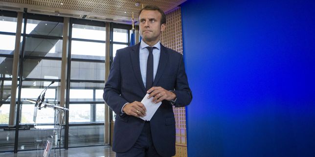 En démissionnant Emmanuel Macron continue de jouer  sa propre partition 