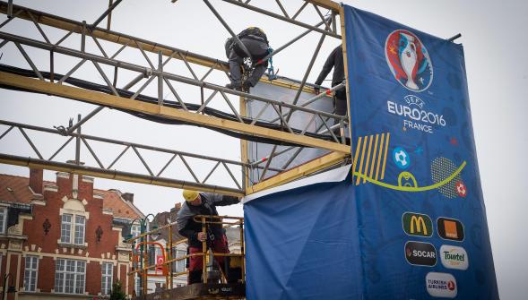 Euro 2016 à Lens , la ville survolée par un avion gros-porteur ce lundi après-midi