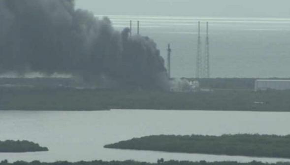 Explosion d'une fusée de SpaceX sur son pas de tir en Floride lors d'un test
