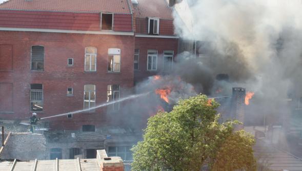 Face à la gare d'Armentières un violent incendie a menacé tout le quartier (VIDÉO)
