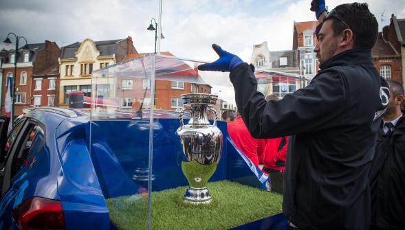 Foot , le trophée de l'Euro 2016 sera à Lille ce vendredi après-midi 