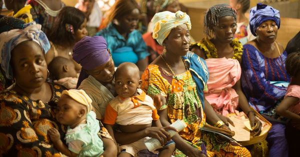 Guinée , les femmes et les enfants victimes collatérales d'Ebola