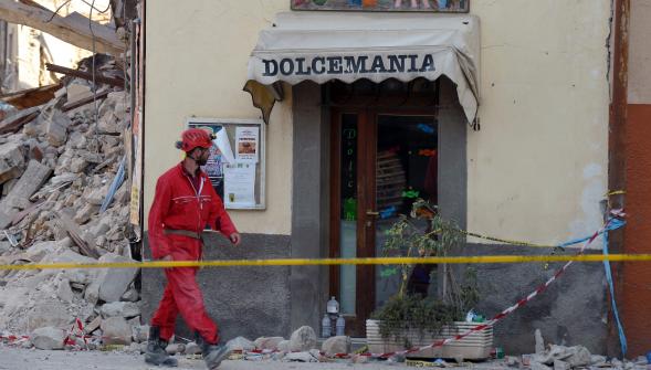 Italie , journée de deuil national en hommage aux 281 victimes du séisme