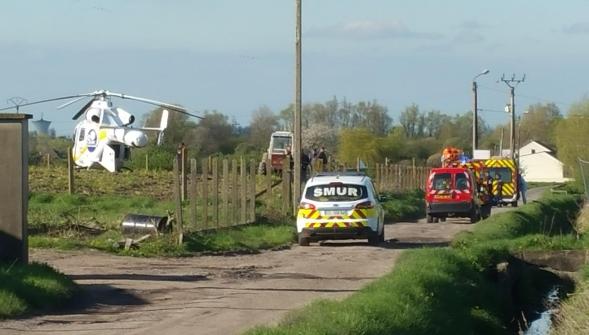 Labourse , sa jambe est passée dans une rotative un jeune agriculteur héliporté au CHR