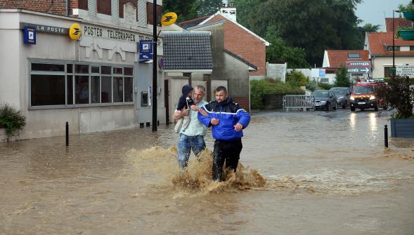 Le Nord-Pas-de-Calais frappé par les orages , nouvelles inondations un mort près d'Arras