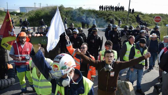 Loi travail , les dépôts de carburants débloqués Hollande reste ferme