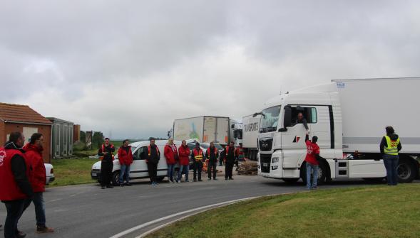 Loi Travail , les routiers lèvent le blocage de la plate-forme Carrefour à Aire-sur-la-Lys