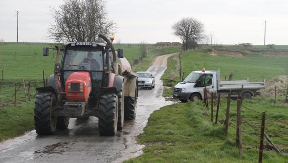 Paris-Roubaix , à Inchy le secteur pavé qui posait problème a été nettoyé