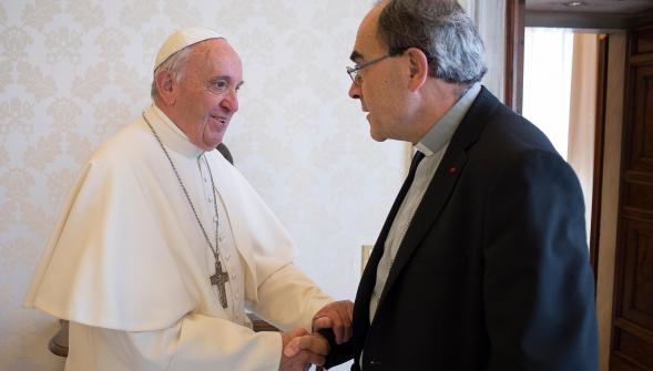 Pédophilie , après un entretien avec le pape le cardinal Barbarin confirme rester en poste