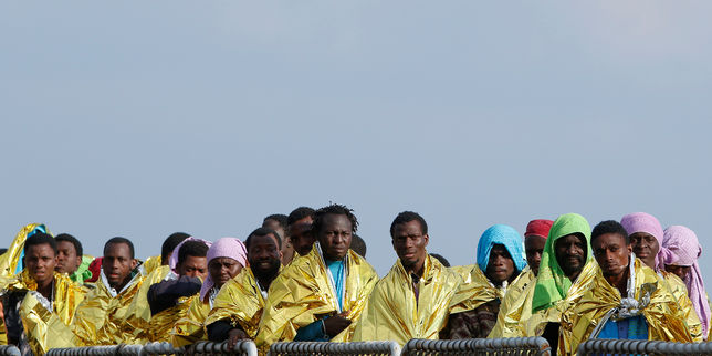 Plus de 2 500 migrants recueillis au cours du week-end au large de la Sicile