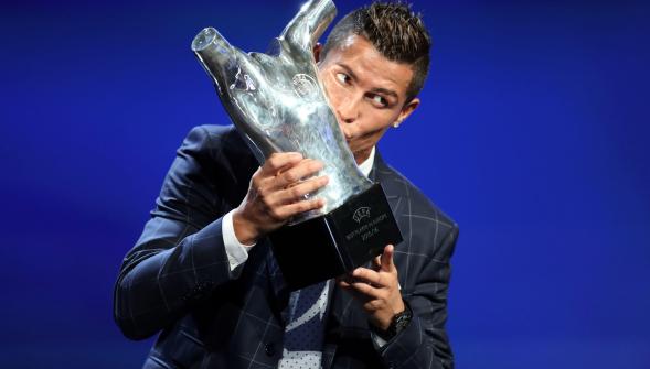 Ronaldo sacré meilleur joueur UEFA de la saison écoulée un avant-goût du Ballon d'Or
