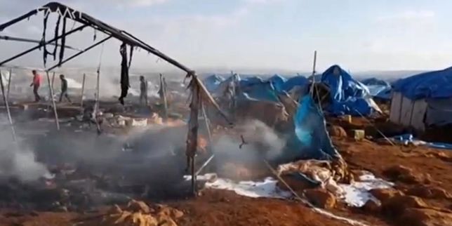 Syrie , émoi de la communauté internationale après le bombardement d'un camp de déplacés