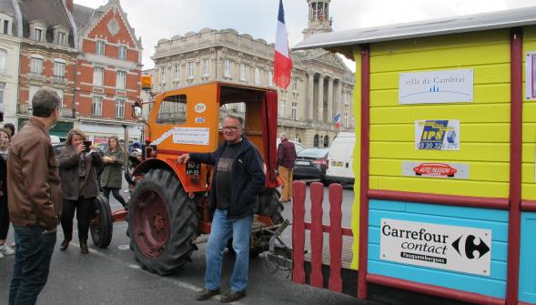 Tractotour à Cambrai, Monsieur Lebel et son tracteur de 1950 ont pris la route (VIDÉO)