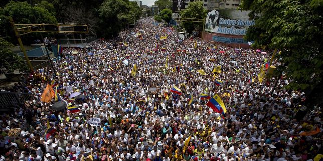 Venezuela , la démonstration de force des opposants au président Maduro
