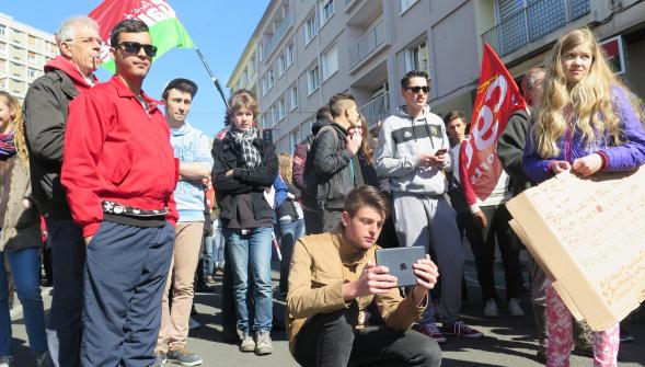 Boulogne , un élève menacé d'expulsion pour avoir bloqué son lycée durant une manifestation