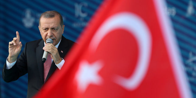 En Turquie la purge s'étend au milieu des affaires