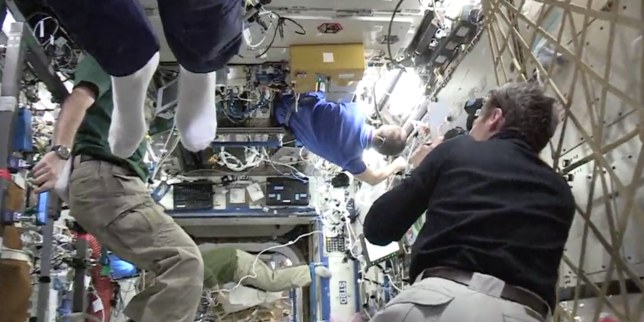 L'astronaute français Thomas Pesquet réalise un  Mannequin Challenge  dans l'espace