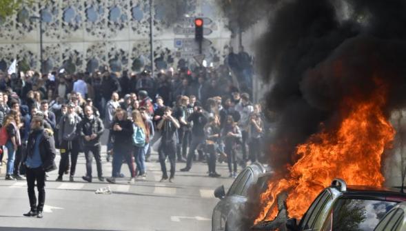 Loi Travail , des manifestations dégénèrent un policier grièvement blessé à Paris (VIDÉOS)