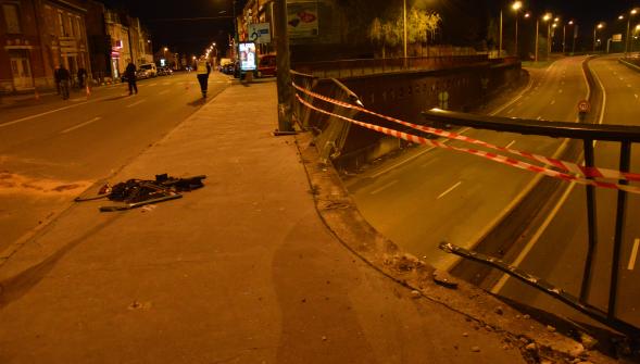 Rambarde tombée d'un pont sur la rocade de Liévin , la circulation a pu reprendre