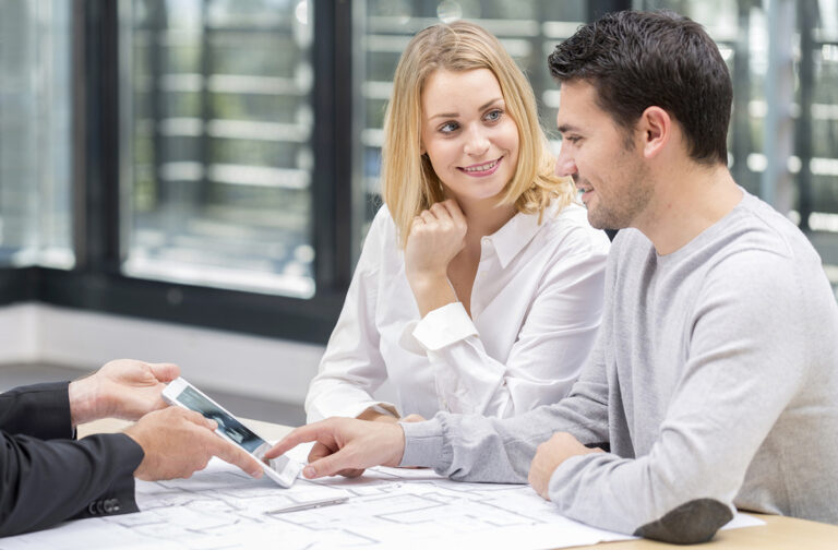 Clés essentielles pour réussir dans l’immobilier, que ce soit acheter, vendre ou investir